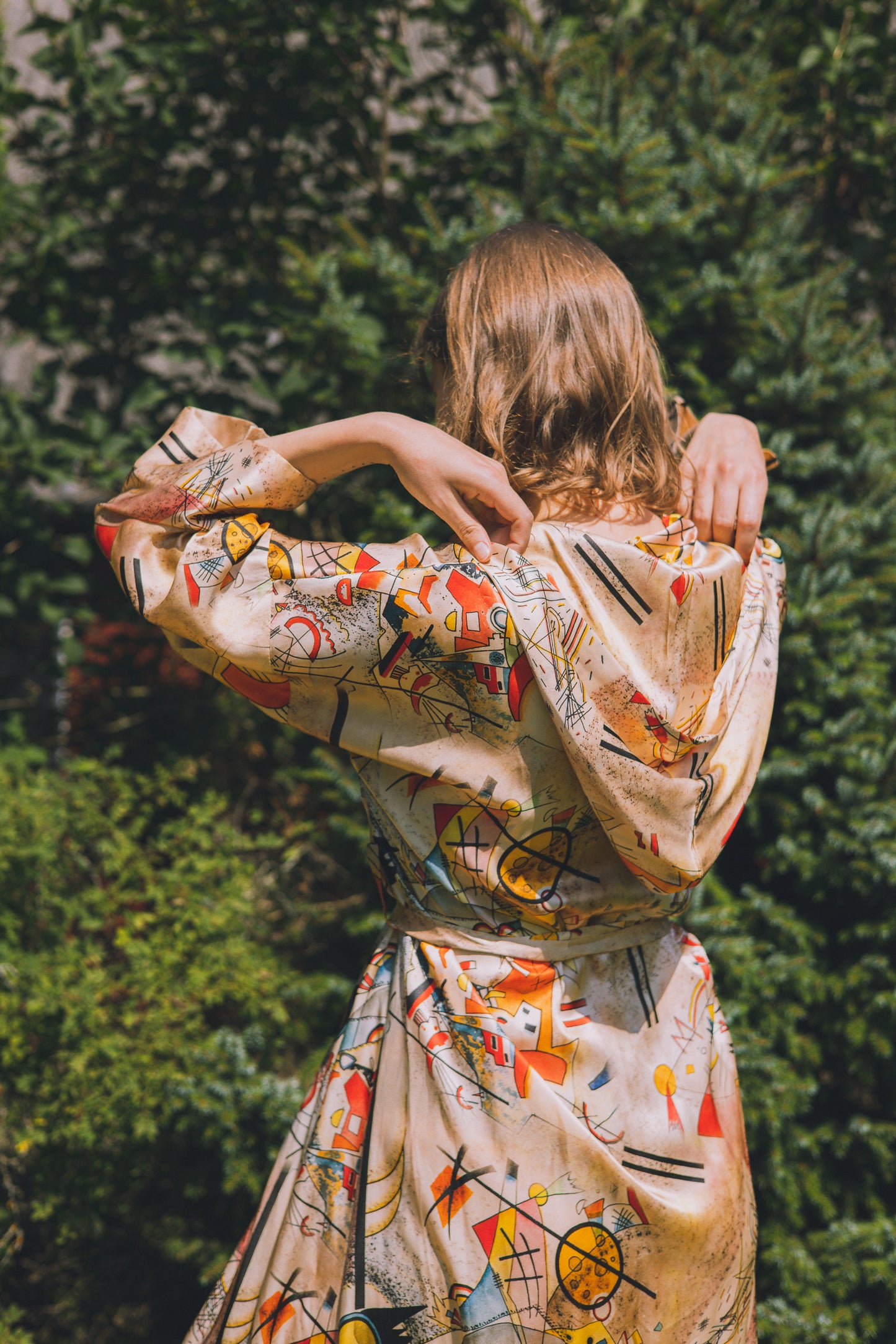 Pikk kapuutsiga kimono "Kandinsky kompositsioon kollases"